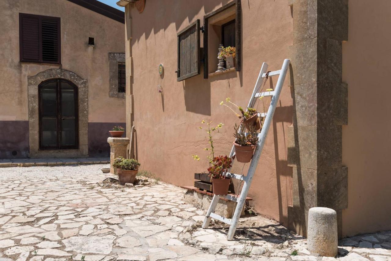 Agriturismo Terra Di Pace 노토 외부 사진