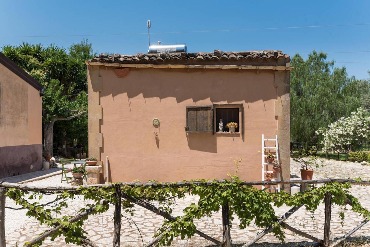 Agriturismo Terra Di Pace 노토 외부 사진