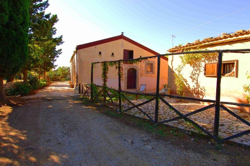 Agriturismo Terra Di Pace 노토 외부 사진