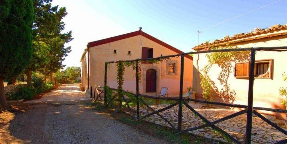 Agriturismo Terra Di Pace 노토 외부 사진